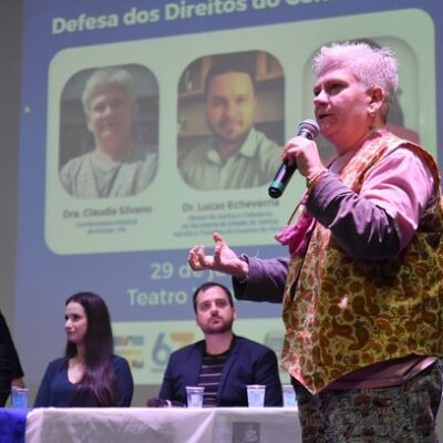 Claudia Silvano encanta acadêmicos em aula magna realizada em Umuarama